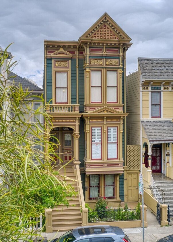 Primary Photo - 3 Bed / 2 Bath, 2nd Floor Victorian Flat, ...
