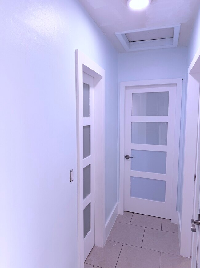 Foto del edificio - 2707 Pine Tree Dr