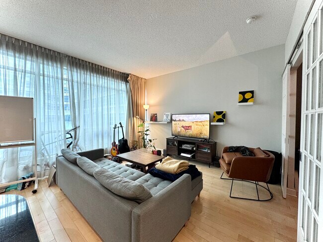 Photo du bâtiment - 350 Wellington St W