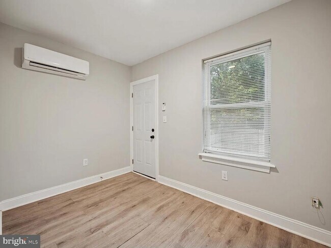 Foto del edificio - 1236 W Airdrie St