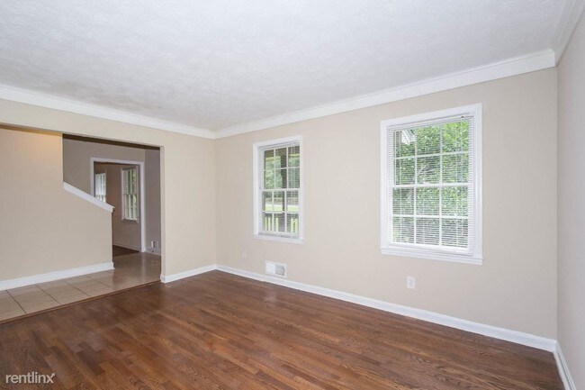 Building Photo - 6905 Oak Leaf Dr