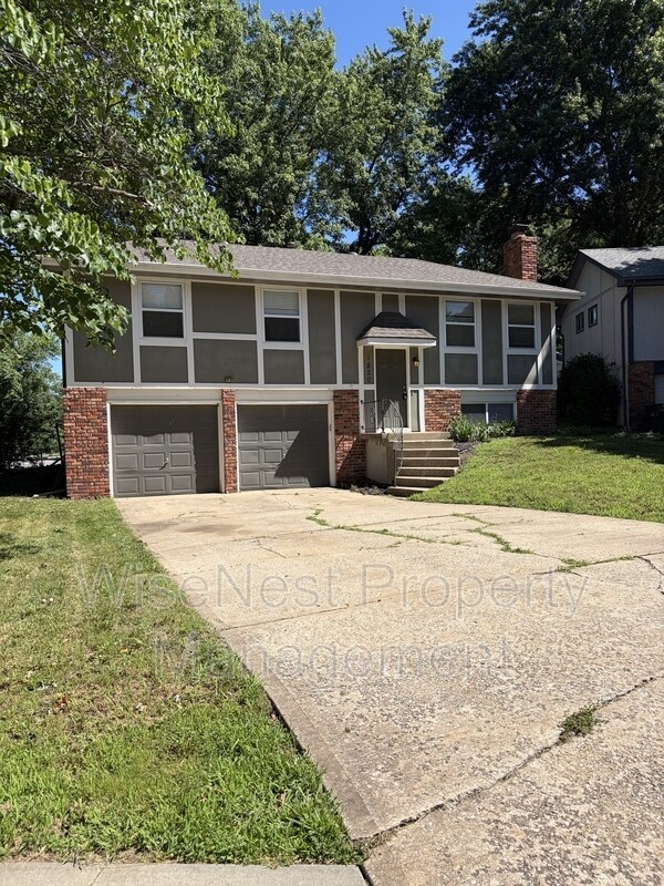 Building Photo - 1820 E Cherokee Ln