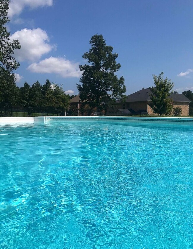 Building Photo - Stunning Home with an inground pool in Pre...