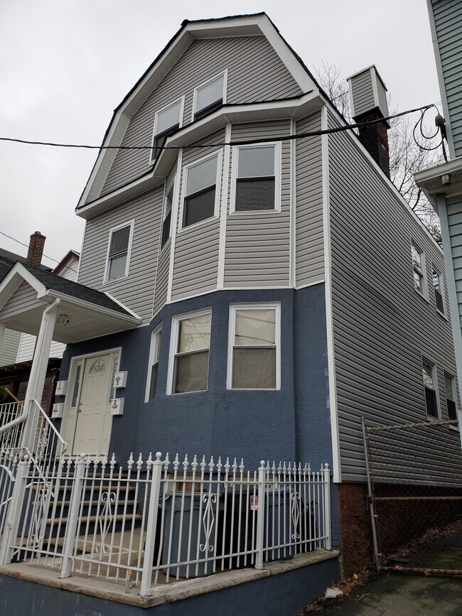 Building Photo - 33 Winans Ave