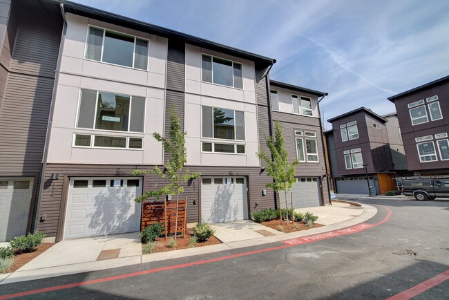 Building Photo - 3Bd/2.25Ba Bellevue Townhouse