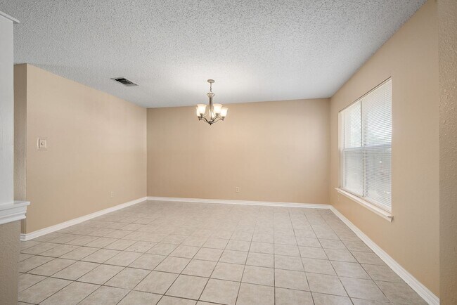 Foto del edificio - 4 Bedroom/2.5 Bath Redland Springs Subdivision