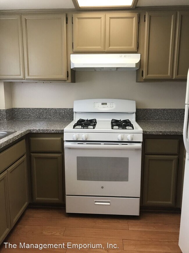 Building Photo - 541 Ivy St