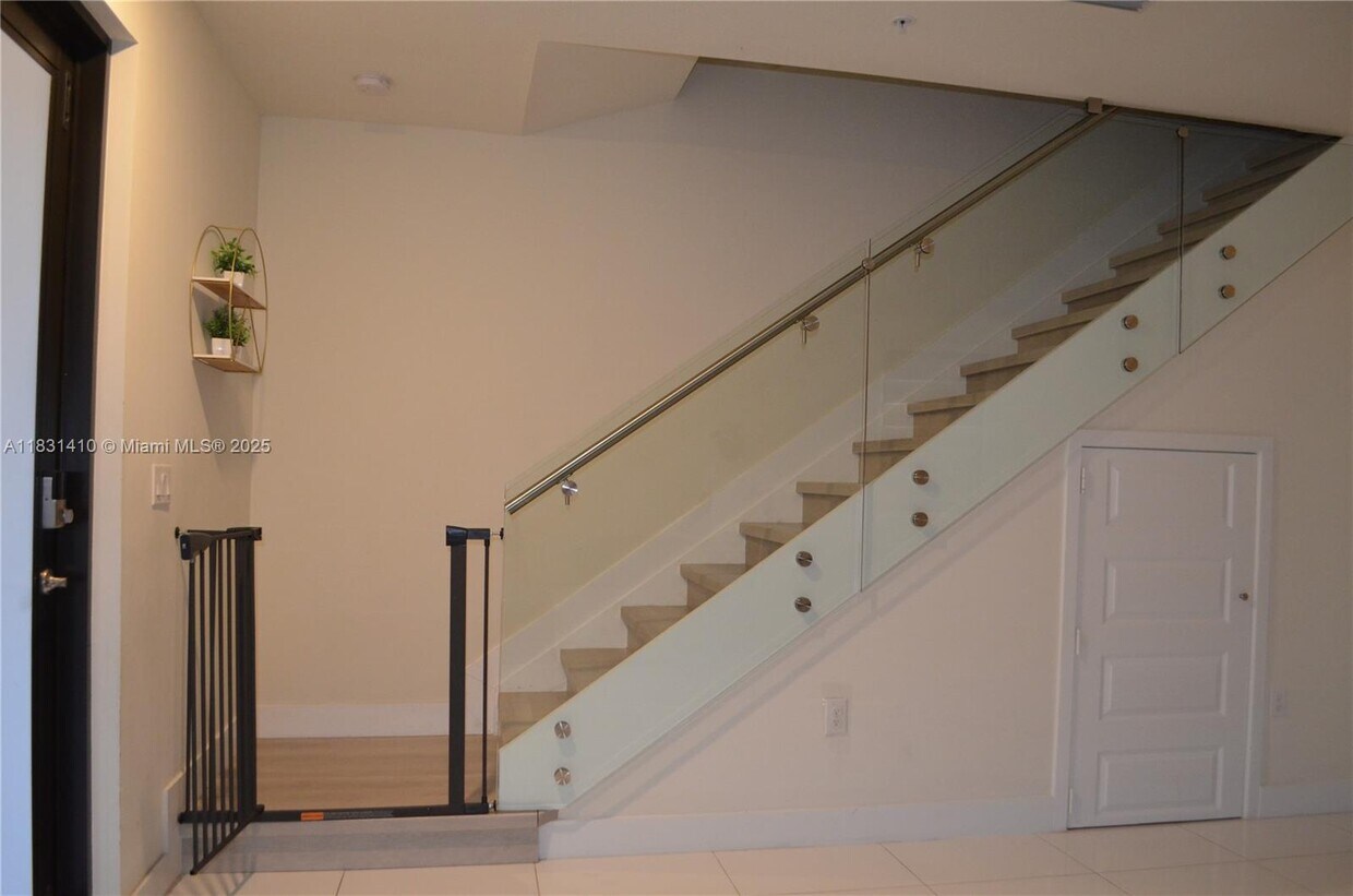 Foto principal - 10419 NW 82nd St
