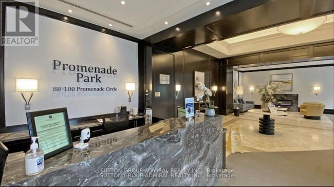 Photo du bâtiment - 100 Promenade Cir