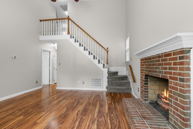 Building Photo - 4505 Aviemore Crescent