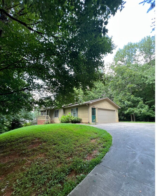 Foto del edificio - 193 Edgewood Ridge Rd