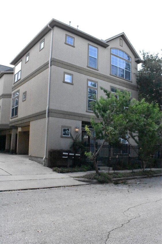 Foto principal - 418 Fowler St