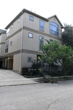 Building Photo - 418 Fowler St