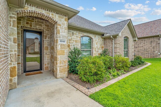 Building Photo - 3 Bedroom 2 Bath Near Three Lakes MS!