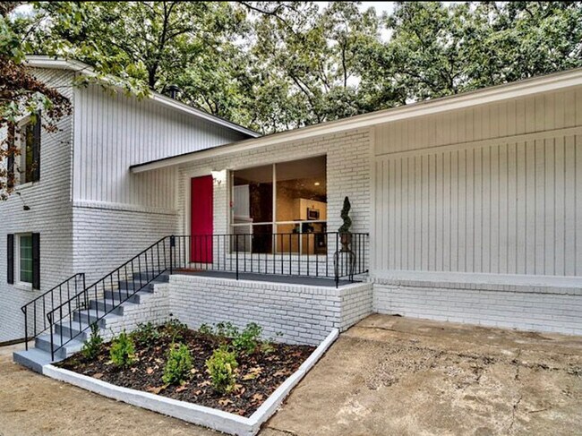 Building Photo - 103 Woodsdale Dr
