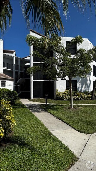Building Photo - 212 Lake Pointe Dr