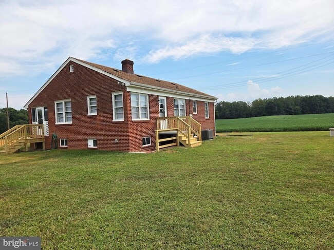 Foto del edificio - 23432 Fork Bridge Rd