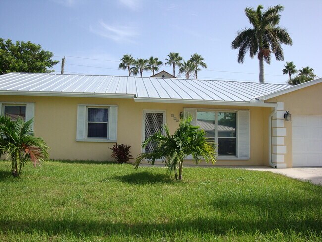 Foto del edificio - 120 Park Ln E