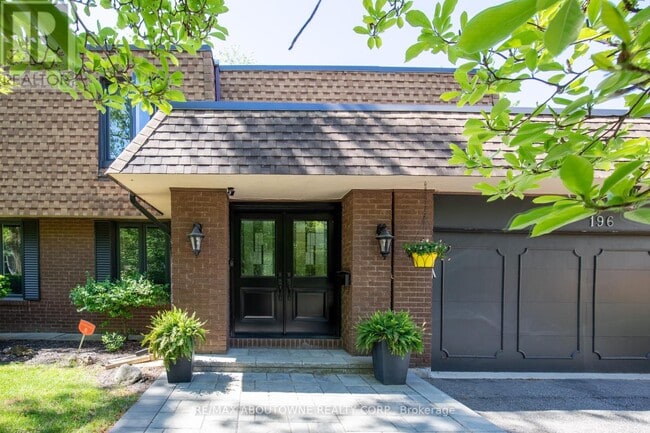 Building Photo - 196 Charnwood Dr