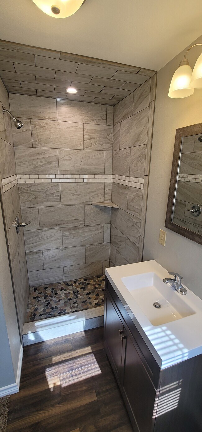 Building Photo - 4517 Jennings Ave