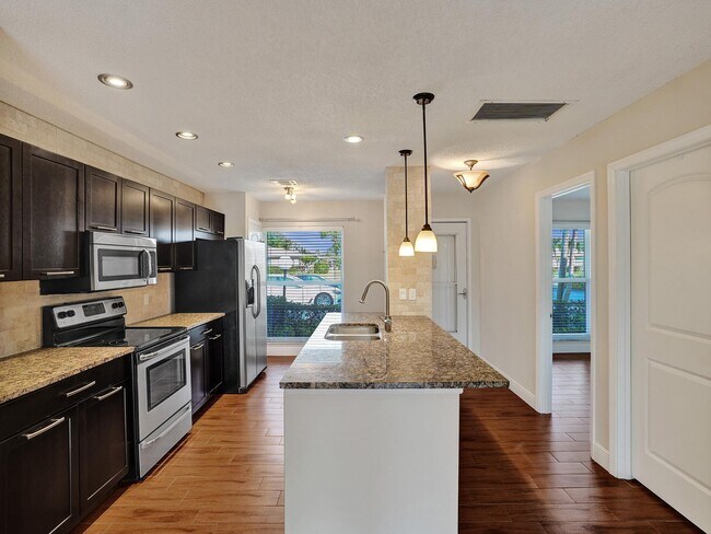 kitchen stainless appliances - 2520 Juniper Dr