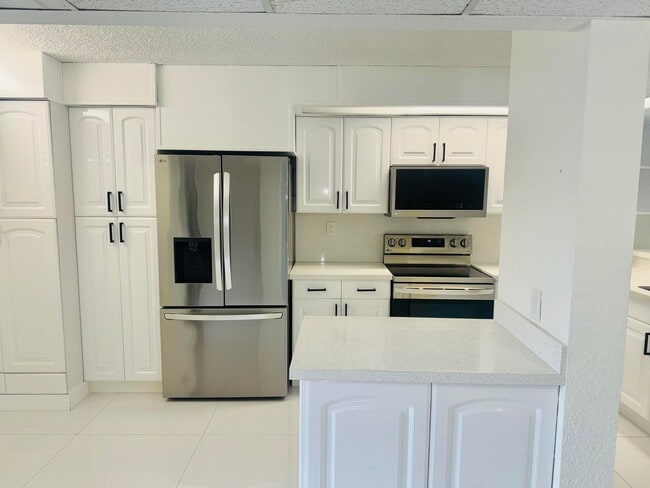 Photo - 9 Royal Palm Way Apartment