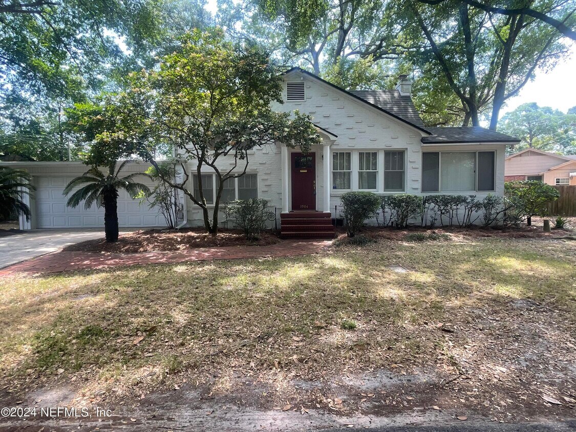 Primary Photo - 3904 Hollingsworth St