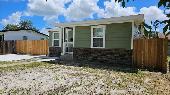 Foto del edificio - 4954 Urban St