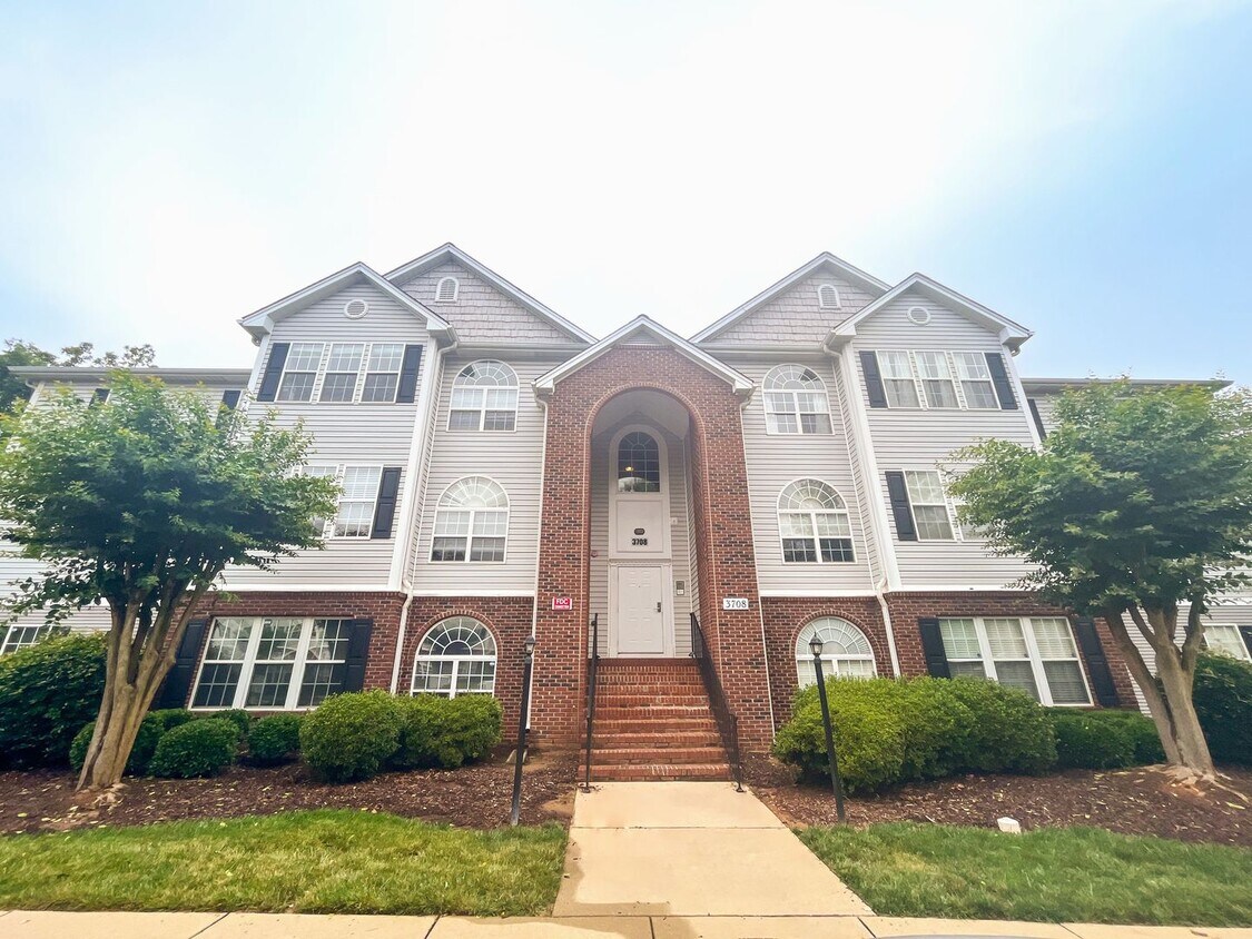 3708 Cotswold Terrace, Greensboro, NC 27410 Townhome Rentals in