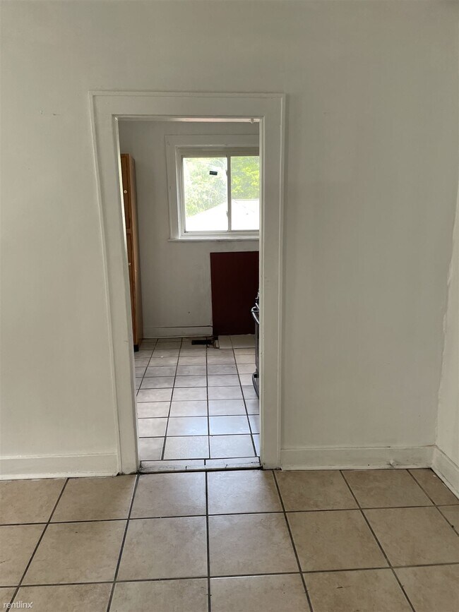Building Photo - 3 br, 1 bath Duplex - 6637 Shetland Street