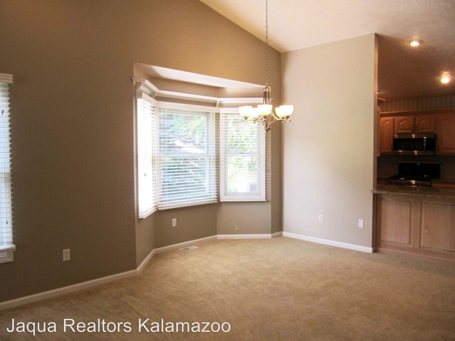 Building Photo - 2 br, 3 bath House - 733 Bayberry Lane