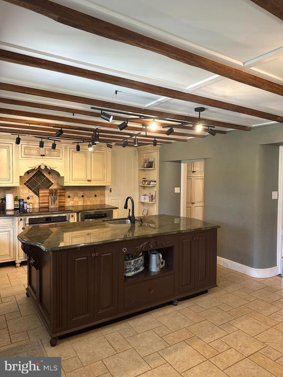 Foto del edificio - 553 Worthington Rd