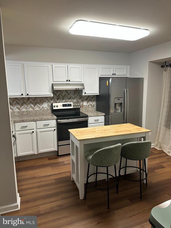 Building Photo - 2069 Tanglewood Dr