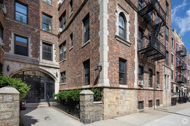 Entrada - 30-56 30th St