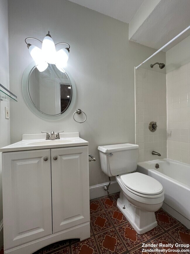 Building Photo - 696 Tremont St