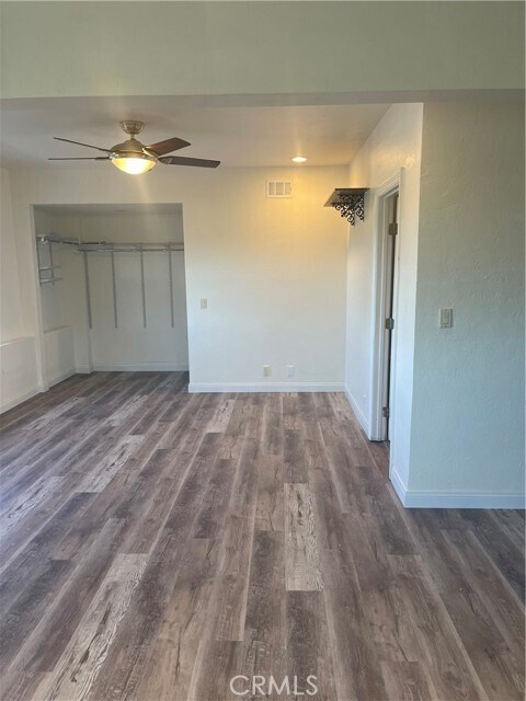 Foto del edificio - 33536 Valle Rd