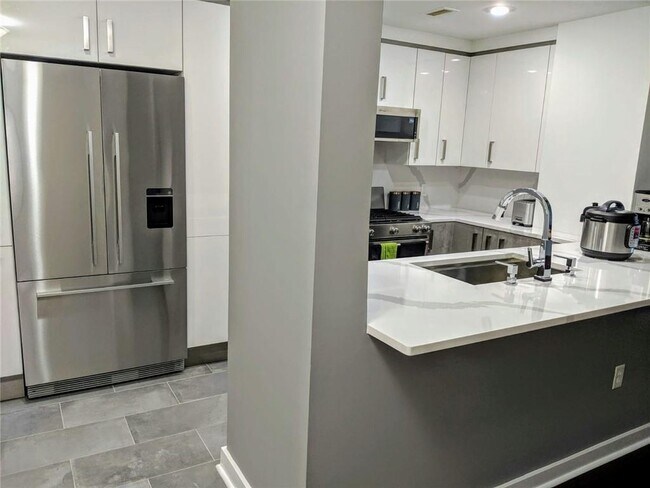 Foto del edificio - 3338 Peachtree Rd NE