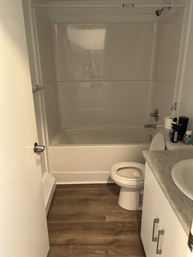 Photo du bâtiment - 3611-118 118 Ave NW