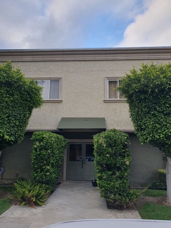 Events building - 20202 Cohasset St