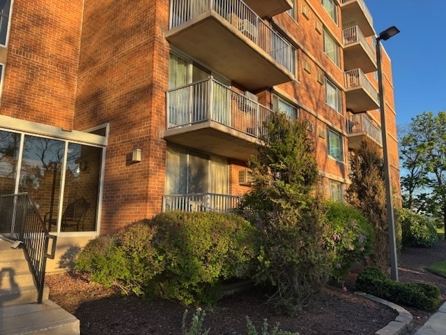 Building Photo - 2211 S Highland Ave