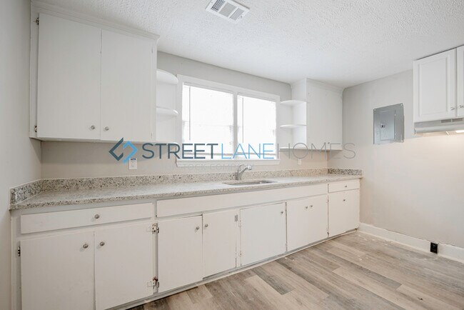 Foto del edificio - SIGN LEASE BY 2/28 AND GET $250 OFF FIRST ...