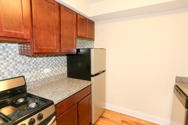 Building Photo - 555 W Arlington Pl