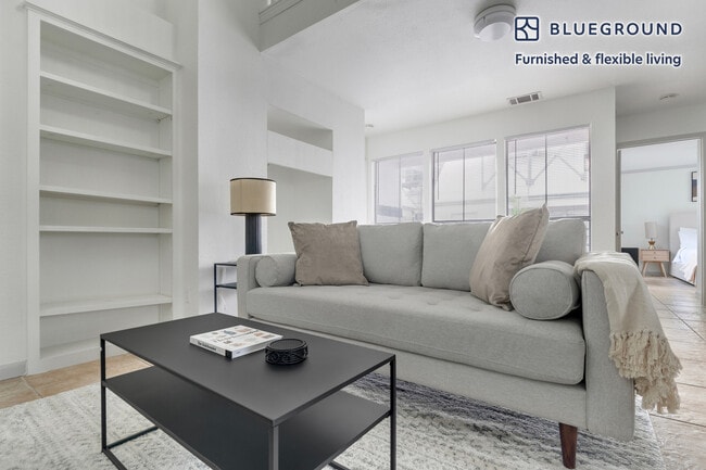 Building Photo - 201 E 4th St