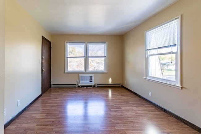 Building Photo - 1515 Golfview