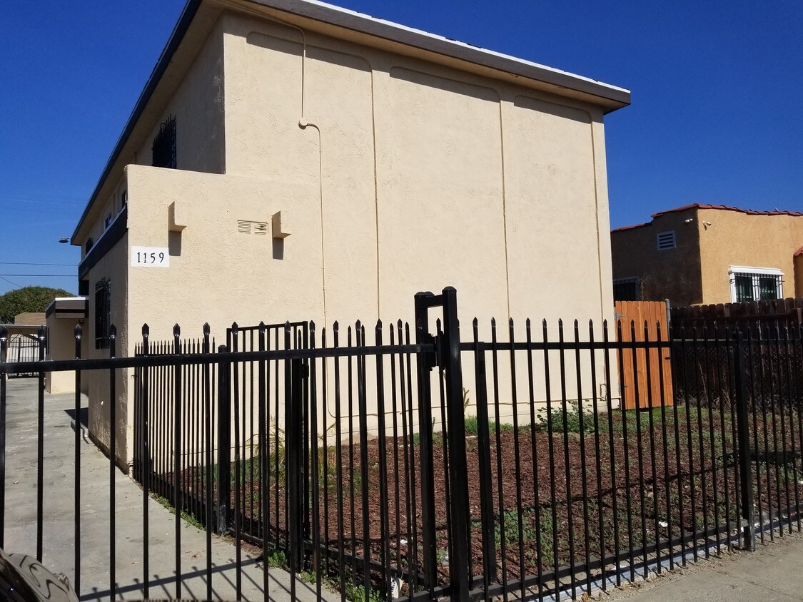 Primary Photo - 1159 E 78th St