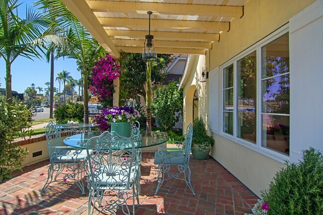 Building Photo - Seaside Cottage in the Heart of Coronado- ...