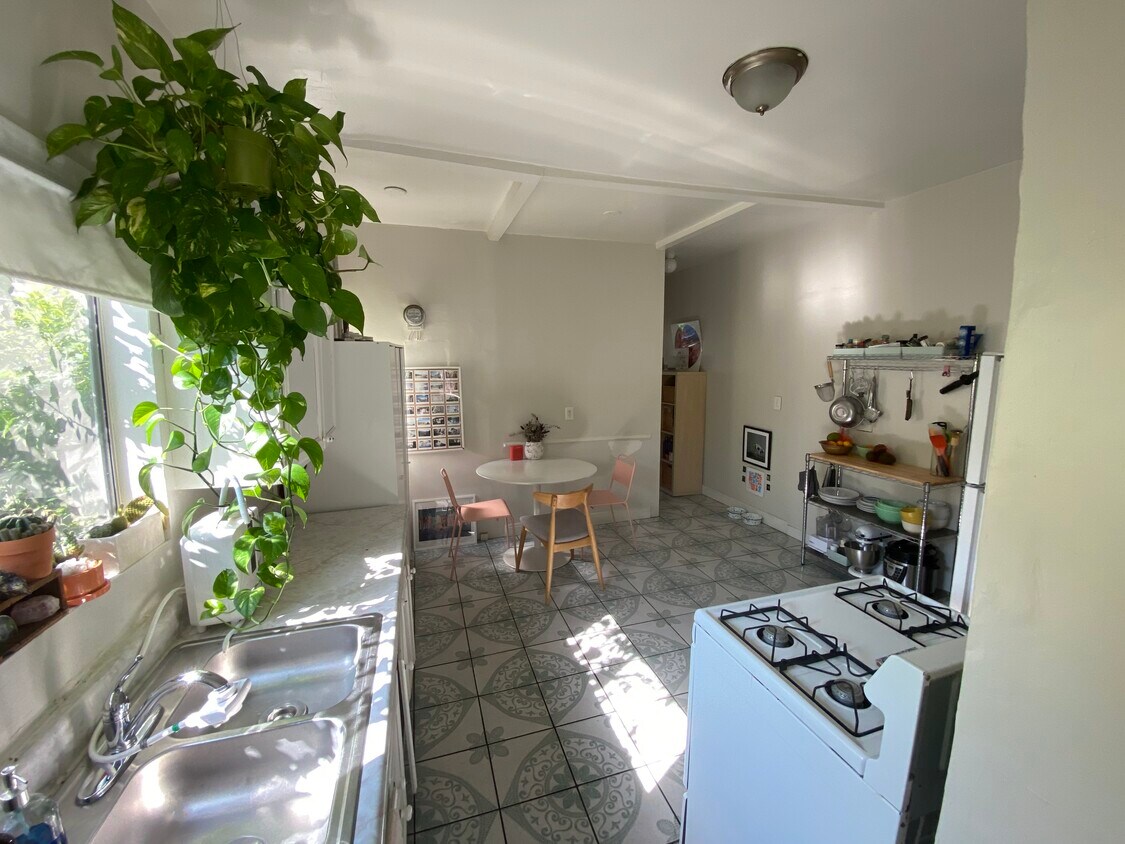 Primary Photo - 3114 1/2 Winter St