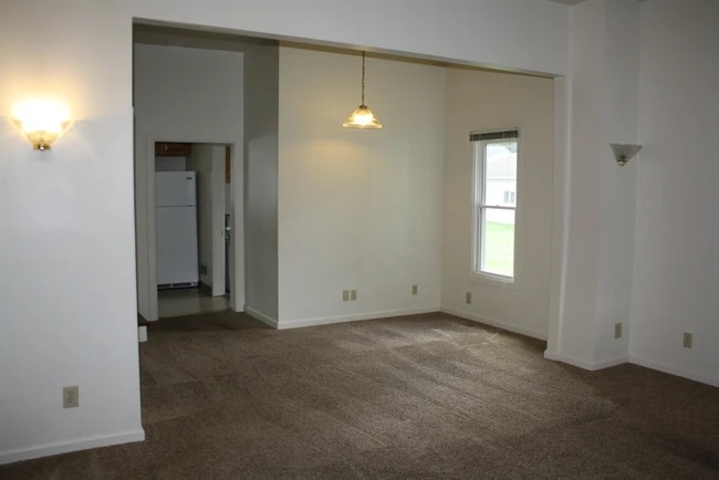 Building Photo - 515 S Woodlawn Ave