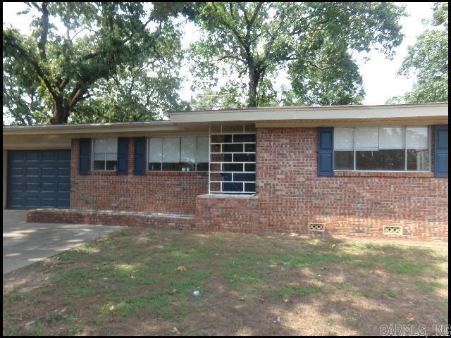 Primary Photo - 408 Pickwick Ln
