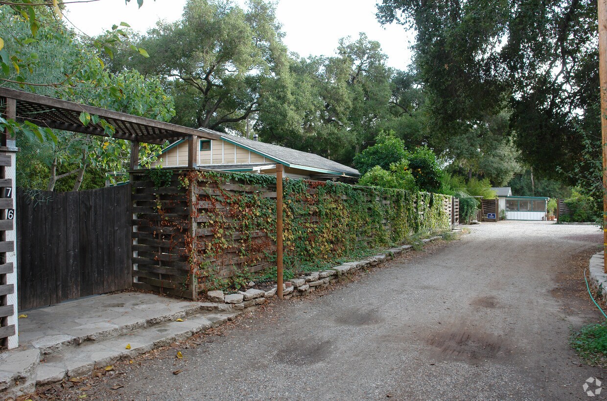 Primary Photo - 757-759 761 Fernando Rd